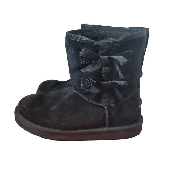 Koolaburra UGG K Victoria Bow Short Girls Boots Black Suede 1019372 Girls Size 4 - Picture 2 of 14